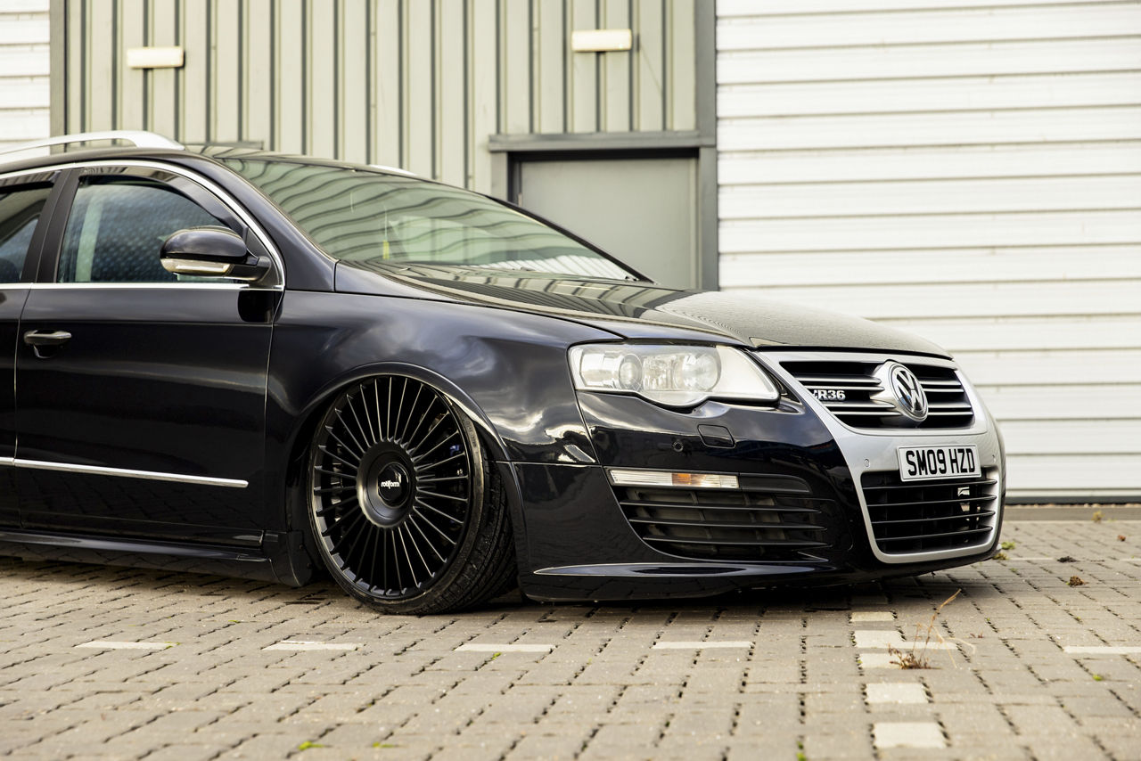 2009 Volkswagen Passat R36 - Rotiform GRZ - Black | Wheel Pros